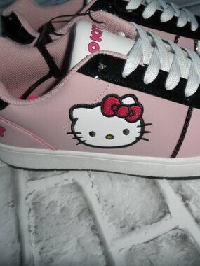 NEW by SANRIO, HELLO KITTY COURT SNEAKERS, PINK WOMEN'S SIZE 11 MEDIUM